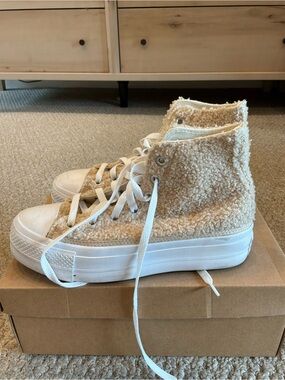 Converse Women's High-Top Wedge Sneakers in Cream nwot
